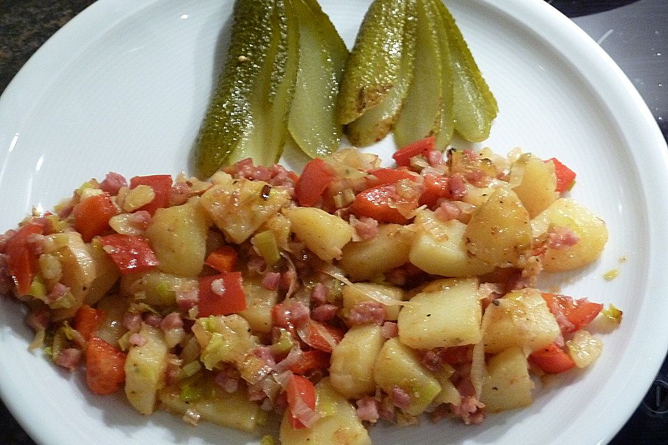 Kartoffel-Speck-Lauch-Pfanne mit Paprika