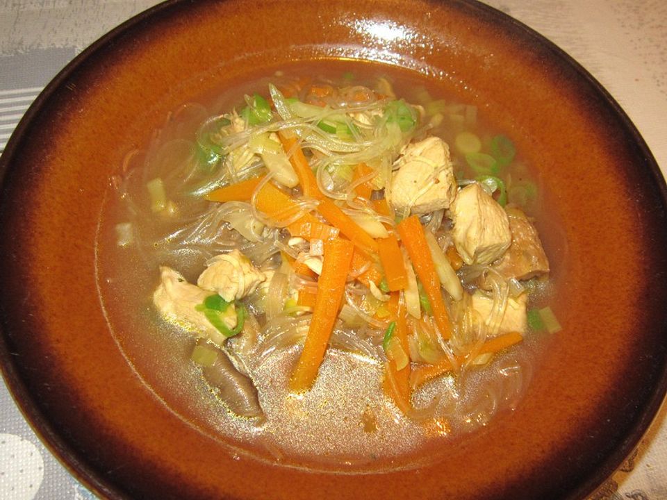 Asiatische Hühnersuppe mit Glasnudeln| Chefkoch