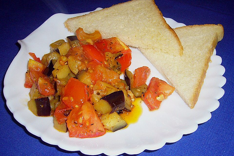 Türkischer Auberginen - Tomaten Salat