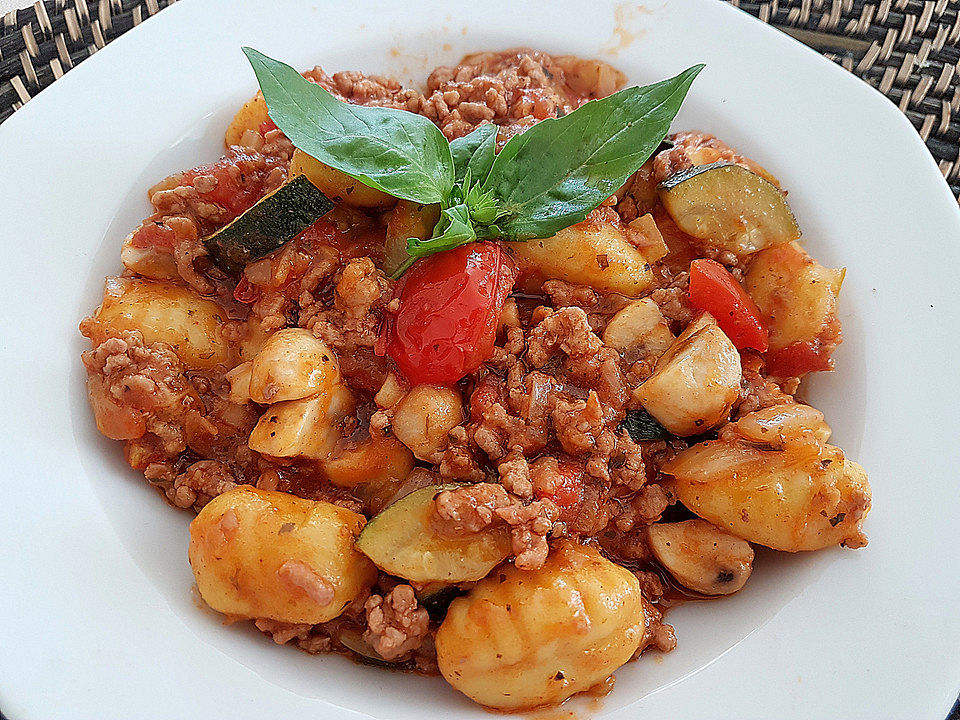 Gnocchi mit Hackfleisch und Pilzen in Tomatensauce von msmaccool| Chefkoch