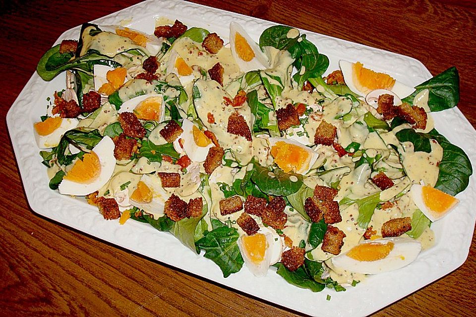 Feldsalat mit lauwarmer Senfsauce Feldsalat mit lauwarmer Senfsauce