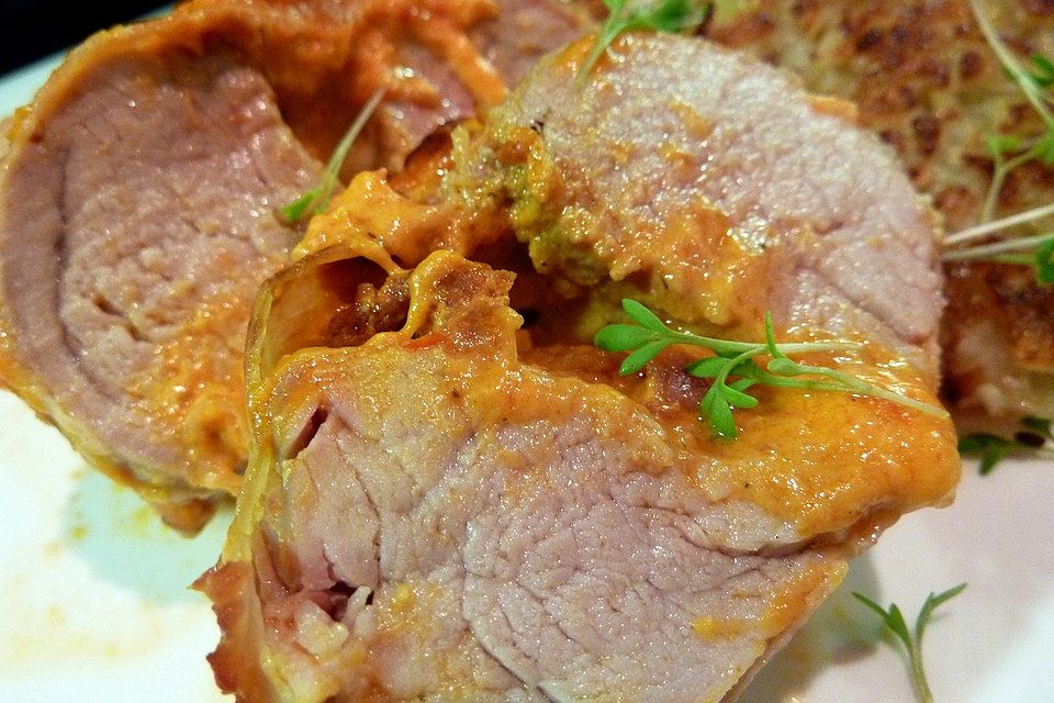 Gefülltes Schweinefilet im Speckmantel