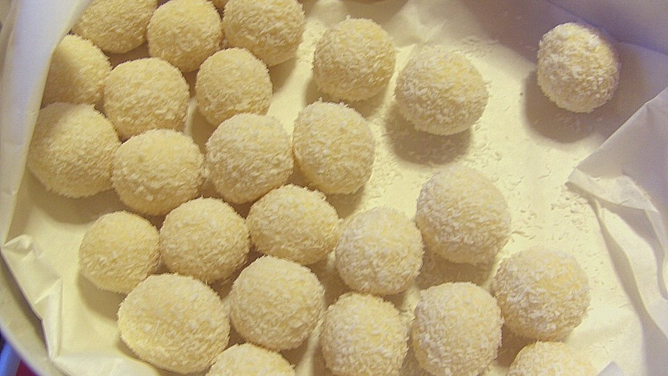 Weiße Schokoladentrüffel / Schneebällchen von knebelj Weiße Schokoladentrüffel / Schneebällchen von knebelj