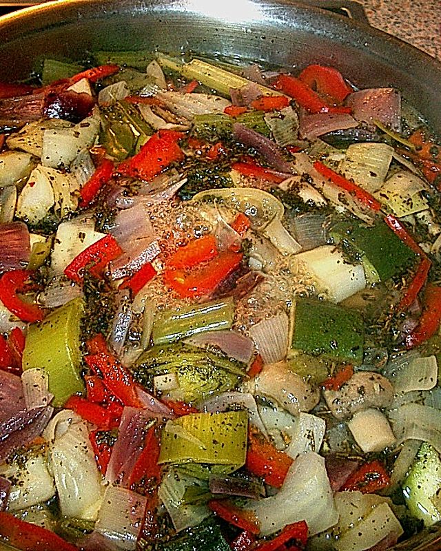 Fischsuppe mit scharfem Tomaten - Topping