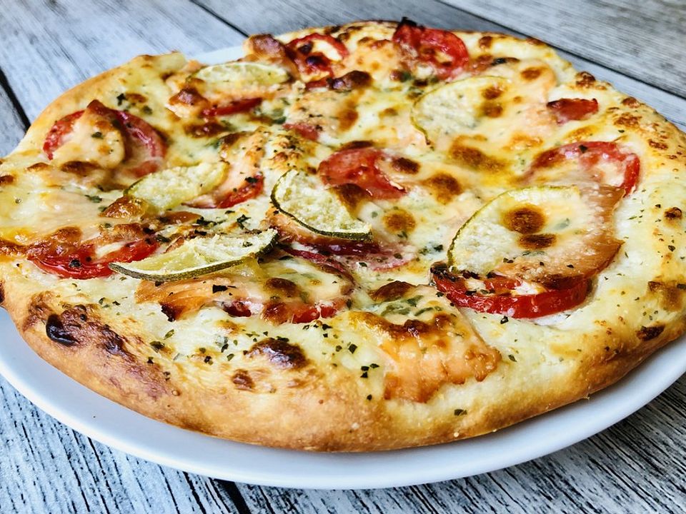 Raucherlachs Limetten Pizza Mit Creme Fraiche Und Dill Von Hundemann Chefkoch