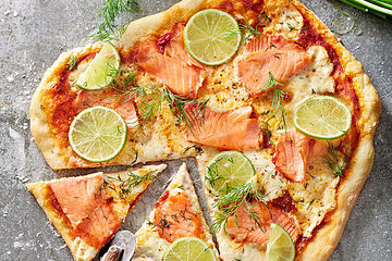 Raucherlachs Limetten Pizza Mit Creme Fraiche Und Dill Von Hundemann Chefkoch