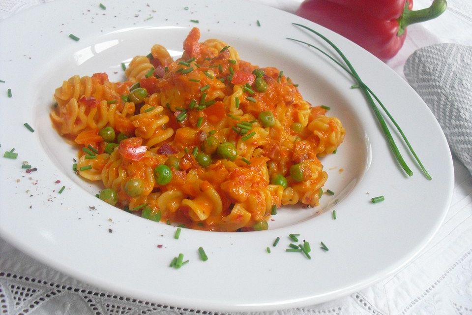 Nudeln mit Speck - Ajvar - Sahnesauce