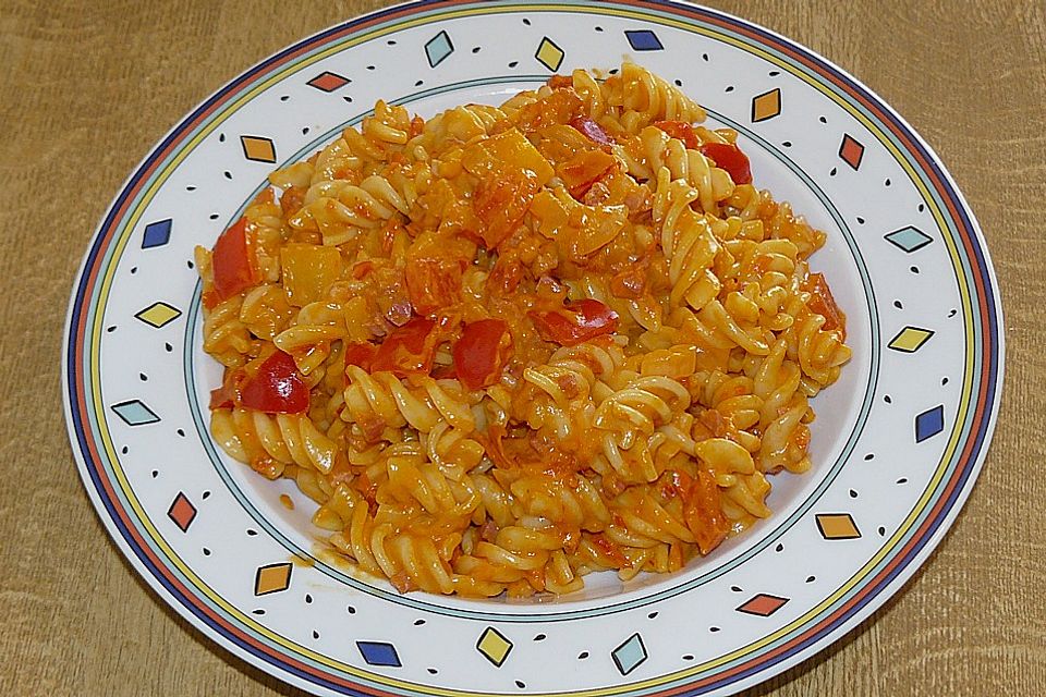 Nudeln mit Speck - Ajvar - Sahnesauce