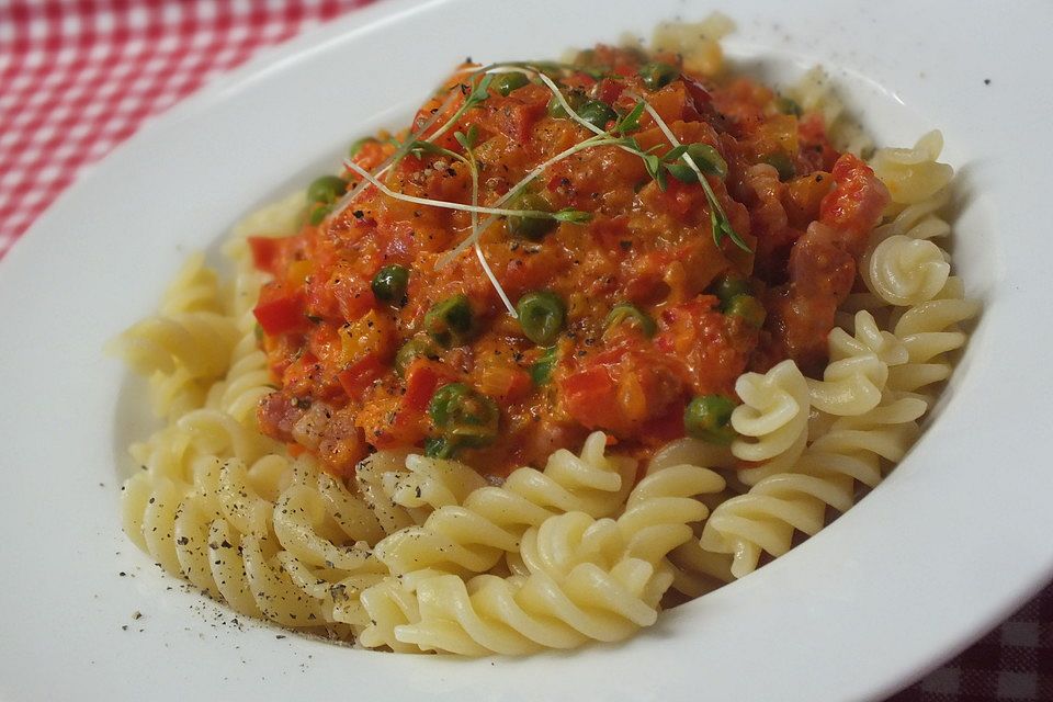 Nudeln mit Speck - Ajvar - Sahnesauce