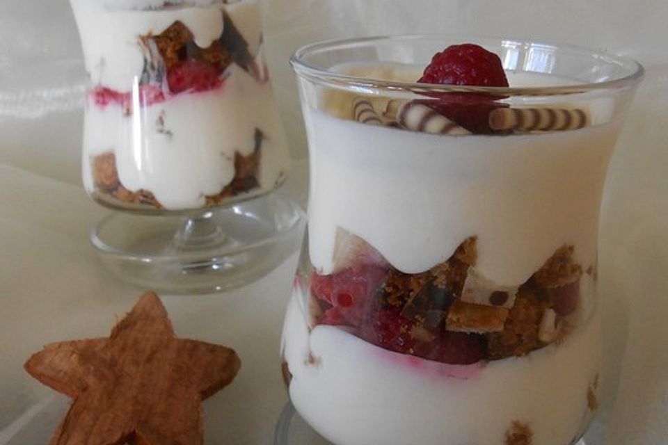 Mascarpone - Marzipancreme mit Lebkuchen und Himbeeren