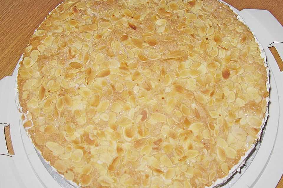 Apfel - Wein - Torte mit Mandelböden