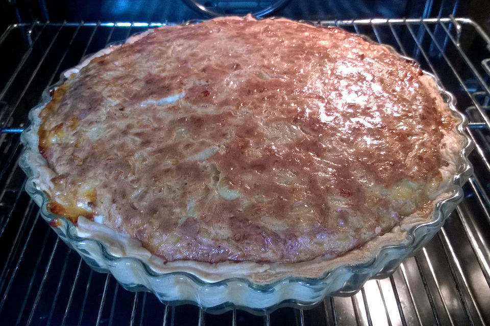 Quiche mit karamellisierten Zwiebeln und Gorgonzola