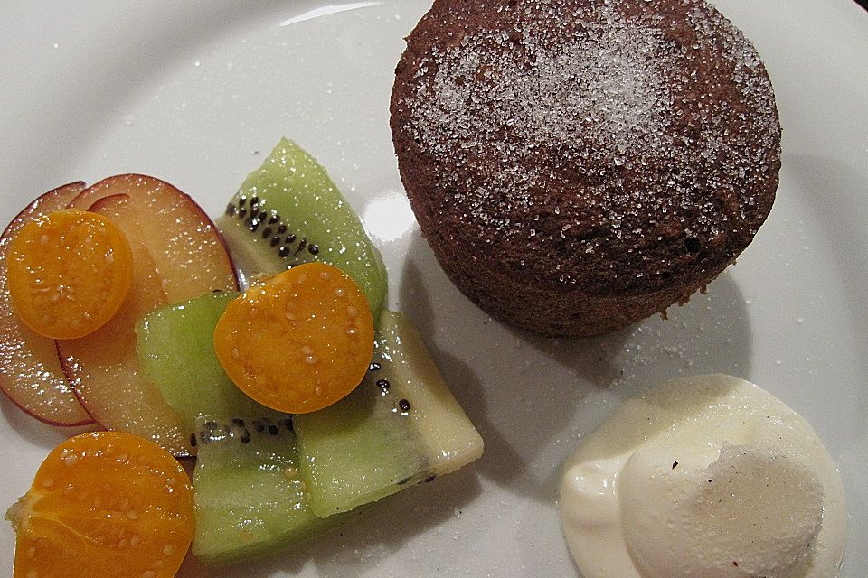 Nusstörtchen mit marinierten Zitrusfrüchten und Vanillesauerrahm