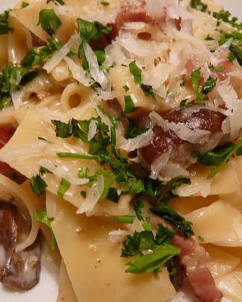 Tagliatelle mit frischen Steinpilzen