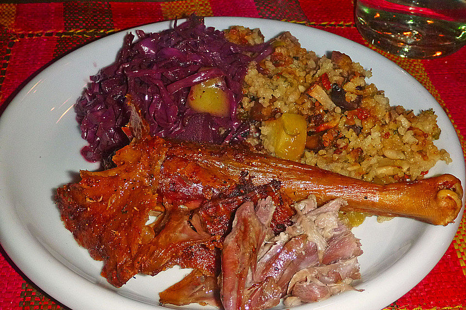 Weihnachtsgans mit Couscous - Maronen - Füllung