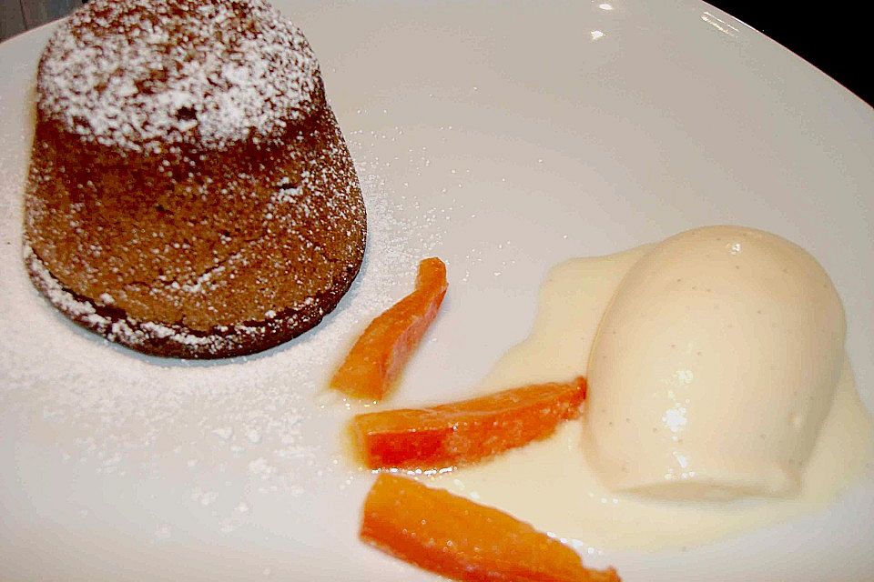 Warmer Schokokuchen mit flüssigem Trüffelkern und Sezchuanpfeffer - Eis