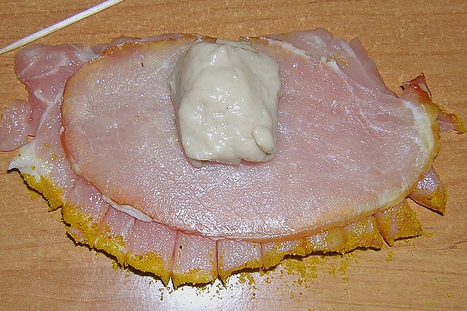 Schweinerückenmuscheln mit Champignonsauce und Kartoffelchips Schweinerückenmuscheln mit Champignonsauce und Kartoffelchips