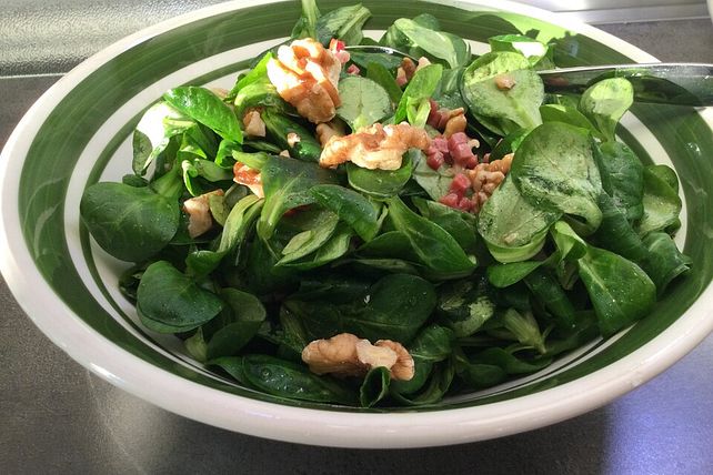 Vogerlsalat mit Speck und Nüssen von MyxinTM| Chefkoch