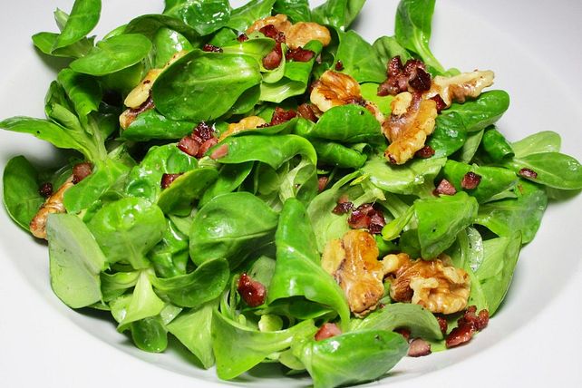 Vogerlsalat mit Speck und Nüssen von MyxinTM| Chefkoch