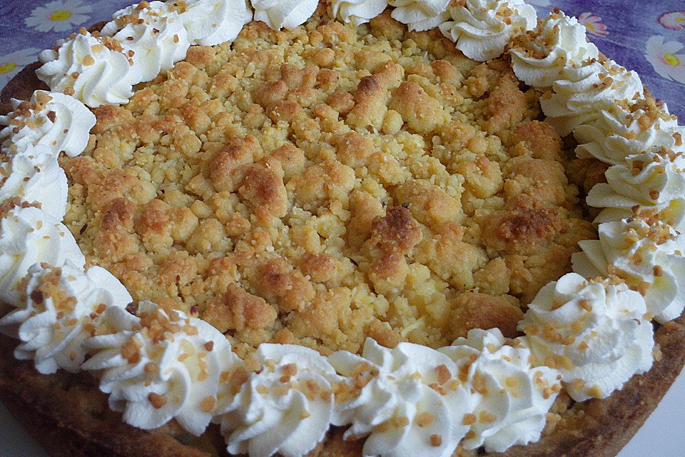 Schlemmer - Apfelkuchen - mit Puddingfüllung, Streuseln und kandierten Walnüssen