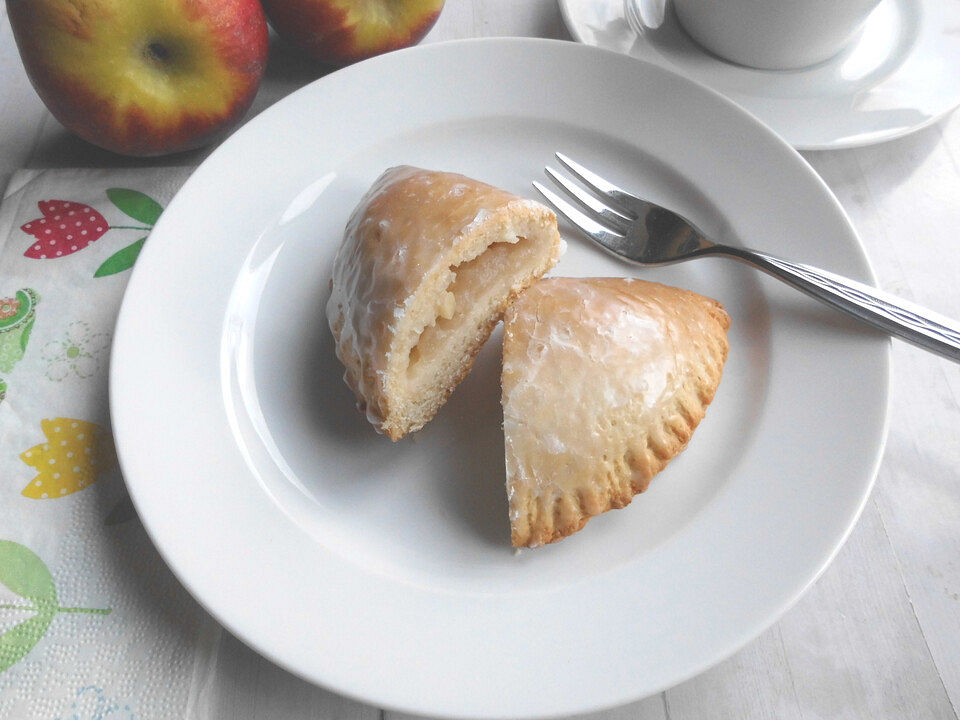 Apfeltaschen aus Quark - Öl - Teig von MC-AJ| Chefkoch Apfeltaschen aus Quark - Öl - Teig von MC-AJ| Chefkoch