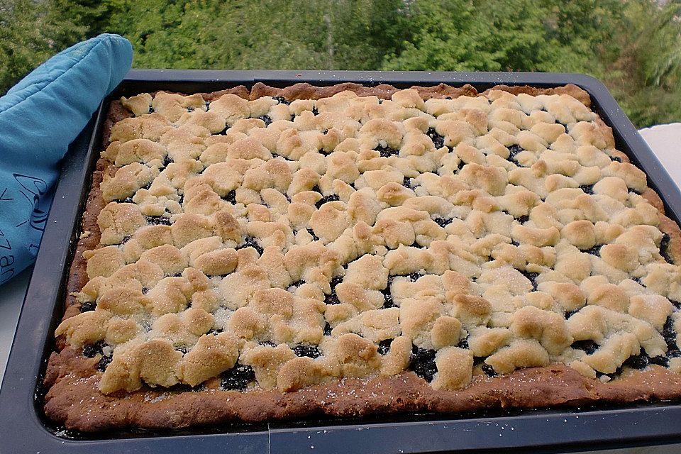 Falscher Hefekuchen mit Blaubeeren und Streuseln