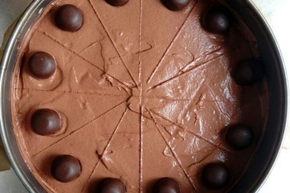 Schnelle Mousse au Chocolat - Torte mit Keksboden