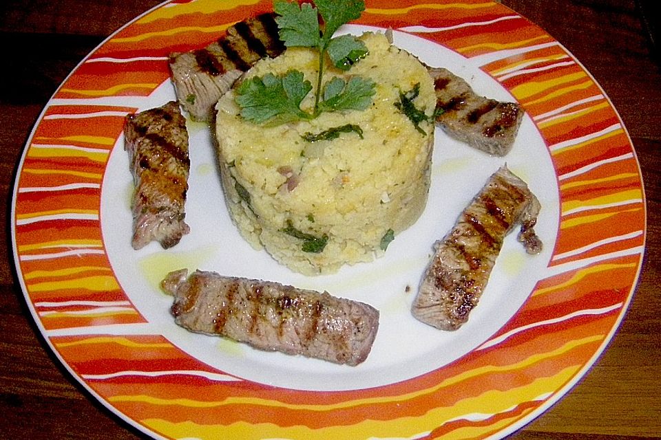 Pikantes Couscous mit gebratenem Rindfleisch