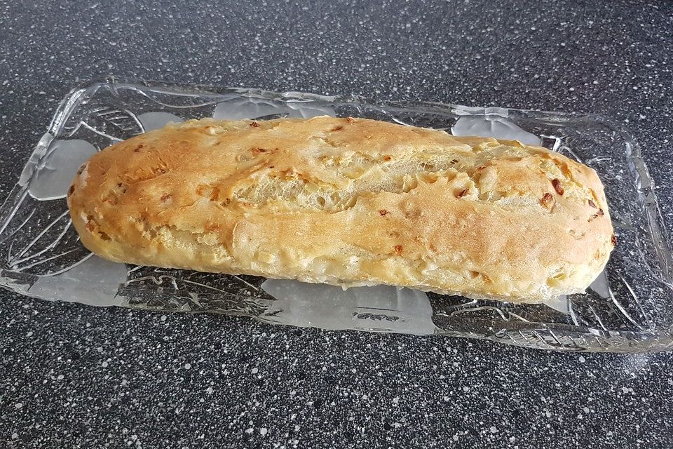 Herzhaftes Zwiebelbrot oder Zwiebelbaguette Herzhaftes Zwiebelbrot oder Zwiebelbaguette