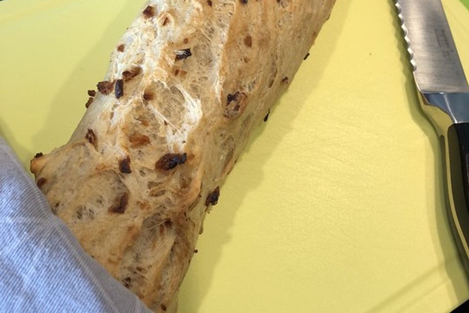 Herzhaftes Zwiebelbrot oder Zwiebelbaguette Herzhaftes Zwiebelbrot oder Zwiebelbaguette