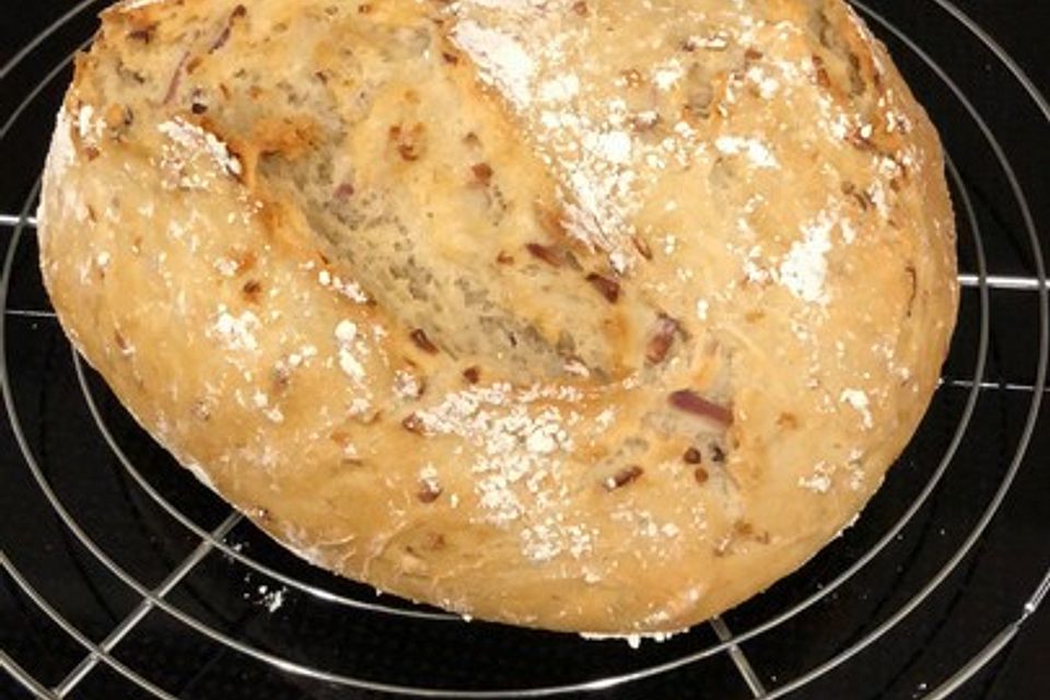 Herzhaftes Zwiebelbrot oder Zwiebelbaguette Herzhaftes Zwiebelbrot oder Zwiebelbaguette