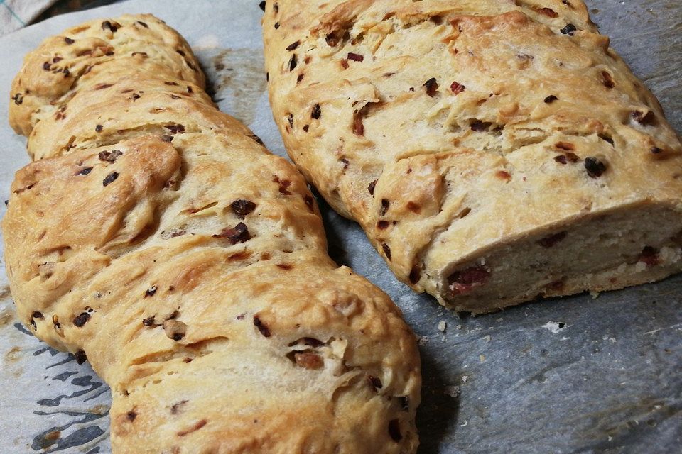 Herzhaftes Zwiebelbrot oder Zwiebelbaguette Herzhaftes Zwiebelbrot oder Zwiebelbaguette