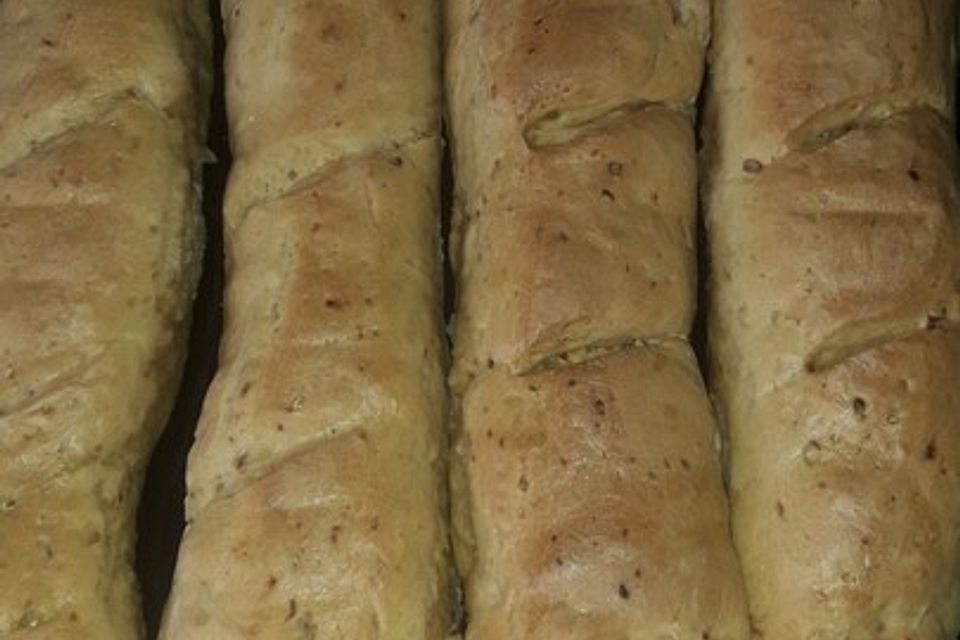 Herzhaftes Zwiebelbrot oder Zwiebelbaguette Herzhaftes Zwiebelbrot oder Zwiebelbaguette