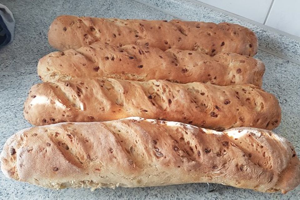 Herzhaftes Zwiebelbrot oder Zwiebelbaguette Herzhaftes Zwiebelbrot oder Zwiebelbaguette
