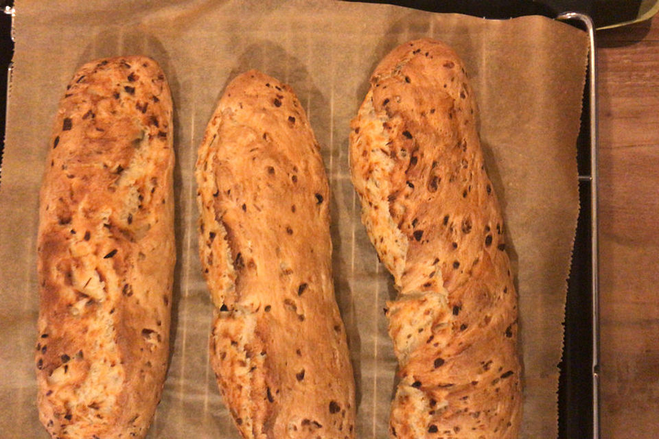 Herzhaftes Zwiebelbrot oder Zwiebelbaguette Herzhaftes Zwiebelbrot oder Zwiebelbaguette