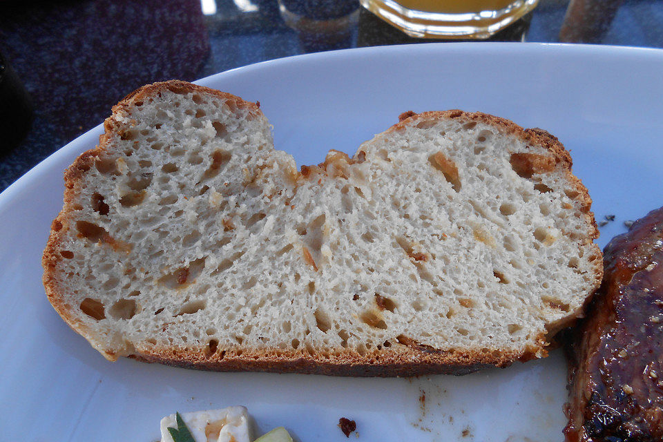 Herzhaftes Zwiebelbrot oder Zwiebelbaguette Herzhaftes Zwiebelbrot oder Zwiebelbaguette
