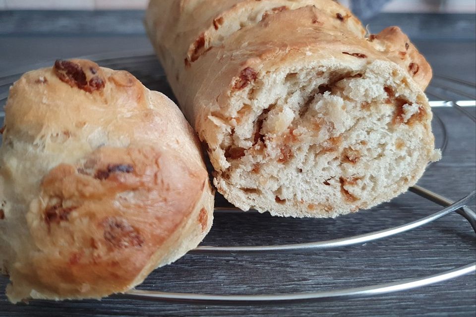 Herzhaftes Zwiebelbrot oder Zwiebelbaguette Herzhaftes Zwiebelbrot oder Zwiebelbaguette