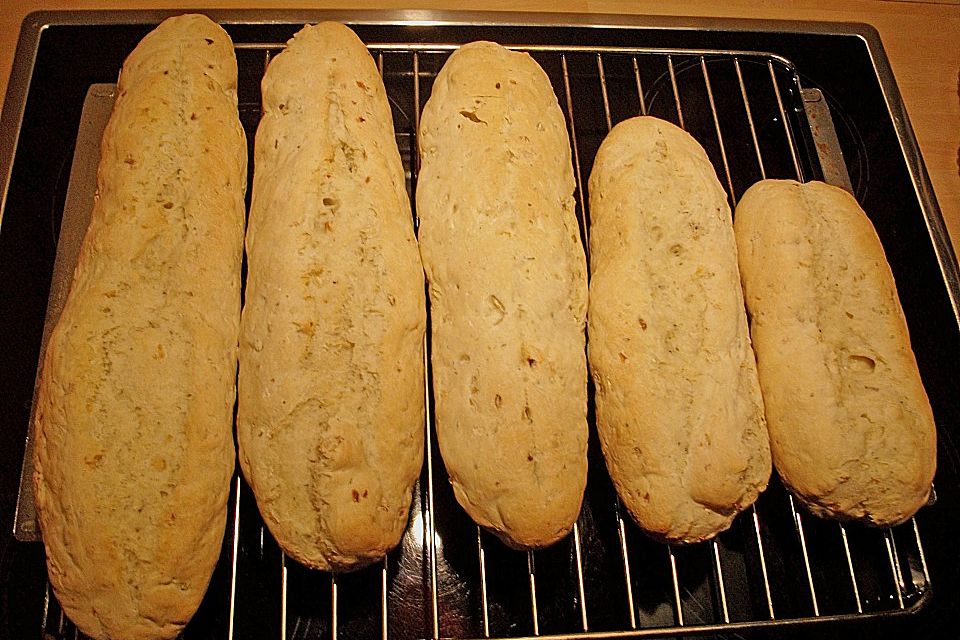 Herzhaftes Zwiebelbrot oder Zwiebelbaguette Herzhaftes Zwiebelbrot oder Zwiebelbaguette