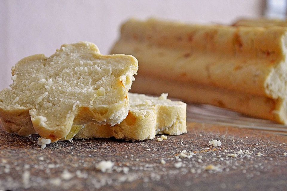 Herzhaftes Zwiebelbrot oder Zwiebelbaguette Herzhaftes Zwiebelbrot oder Zwiebelbaguette