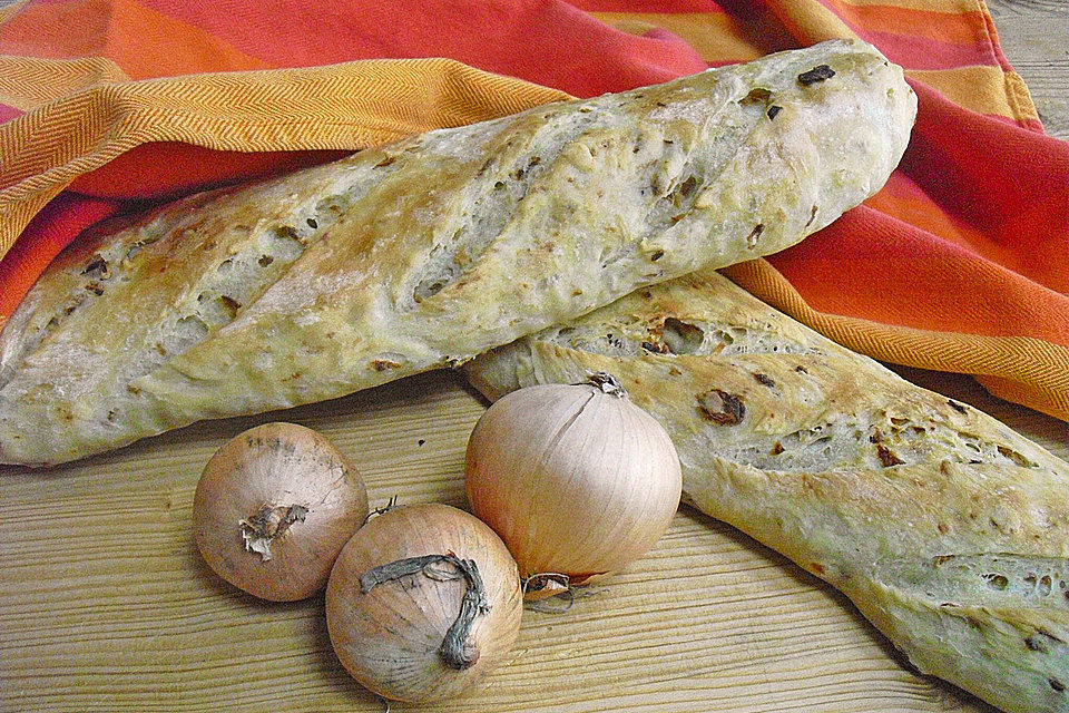 Herzhaftes Zwiebelbrot oder Zwiebelbaguette Herzhaftes Zwiebelbrot oder Zwiebelbaguette