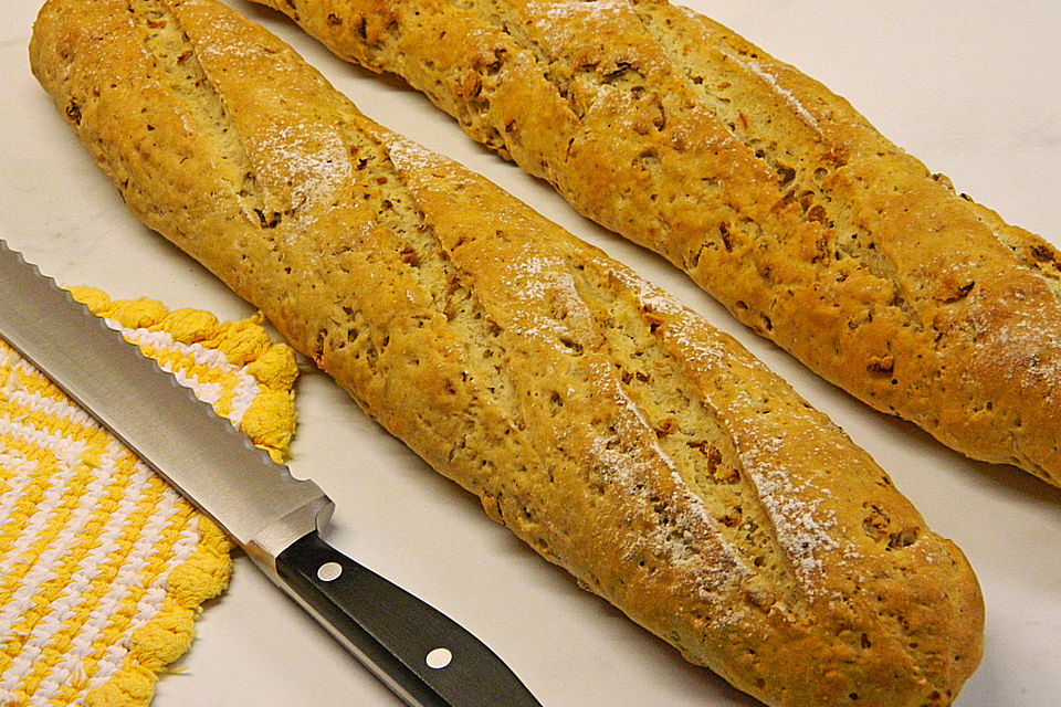 Herzhaftes Zwiebelbrot oder Zwiebelbaguette Herzhaftes Zwiebelbrot oder Zwiebelbaguette