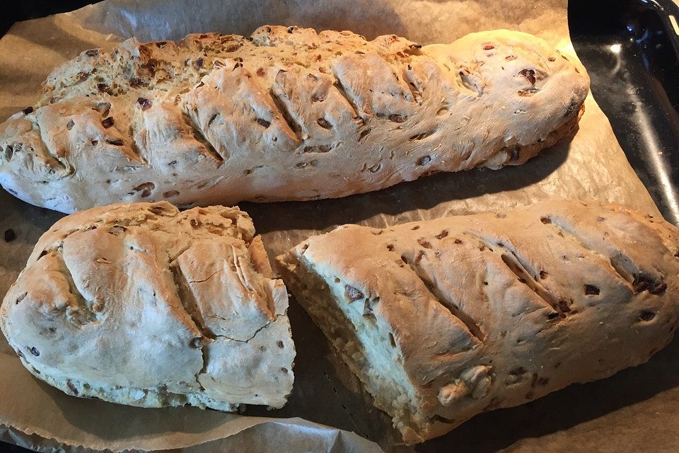 Herzhaftes Zwiebelbrot oder Zwiebelbaguette Herzhaftes Zwiebelbrot oder Zwiebelbaguette