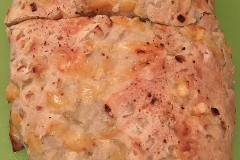 Herzhaftes Zwiebelbrot oder Zwiebelbaguette Herzhaftes Zwiebelbrot oder Zwiebelbaguette
