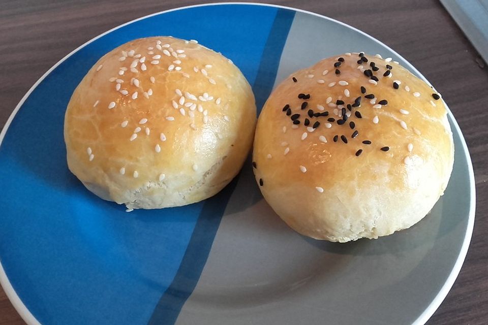 Türkische gefüllte Brötchen