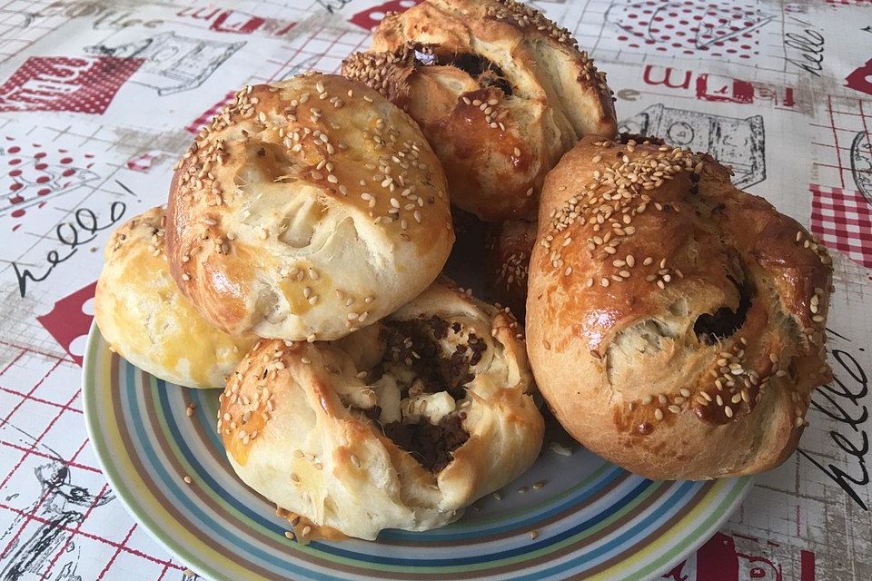 Türkische gefüllte Brötchen