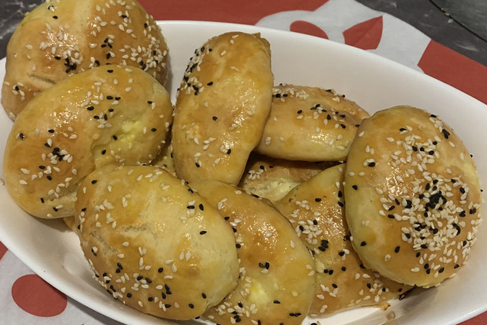 Türkische gefüllte Brötchen