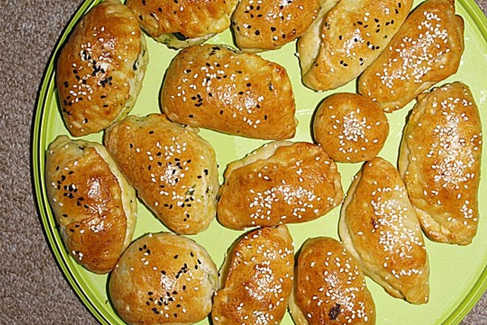 Türkische gefüllte Brötchen