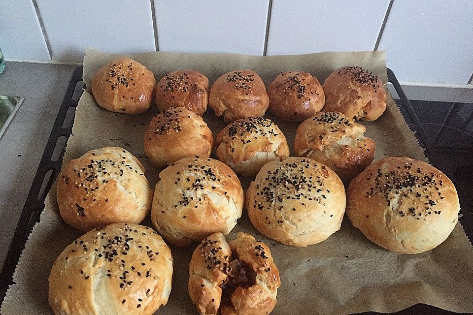 Türkische gefüllte Brötchen