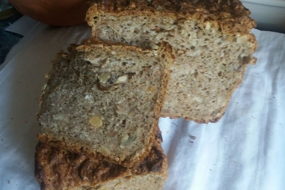 Kartoffel - Zucchinibrot mit Nüssen