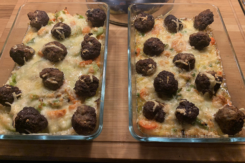 Kartoffelauflauf mit Lauch, Hackbällchen und Gorgonzola